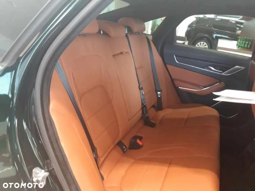 Jaguar XF 2.0 P250 R-Dynamic Black - 32