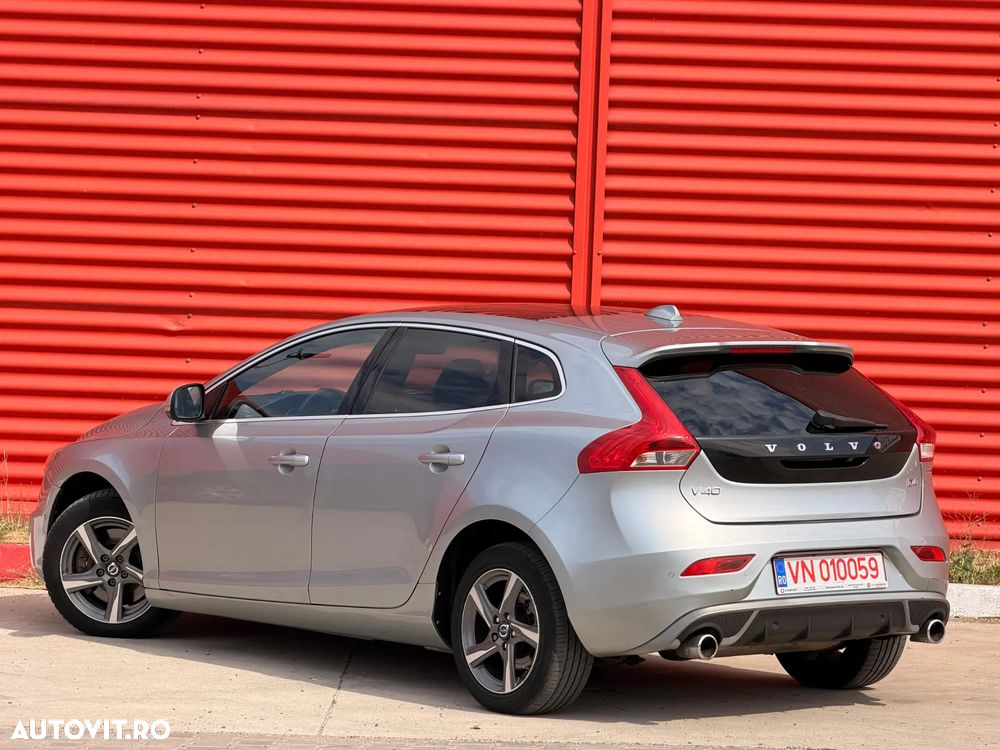 Volvo V40 D4 VEA Aut. R-Design - 3