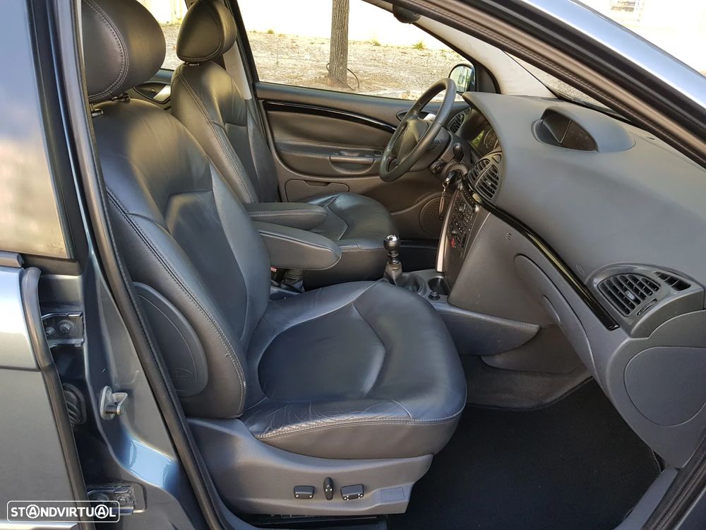 Citroën C5 Break 2.0 HDi Exclusive - 37