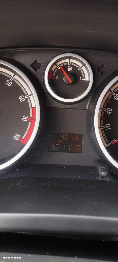 Opel Corsa 1.4 16V Cosmo - 9