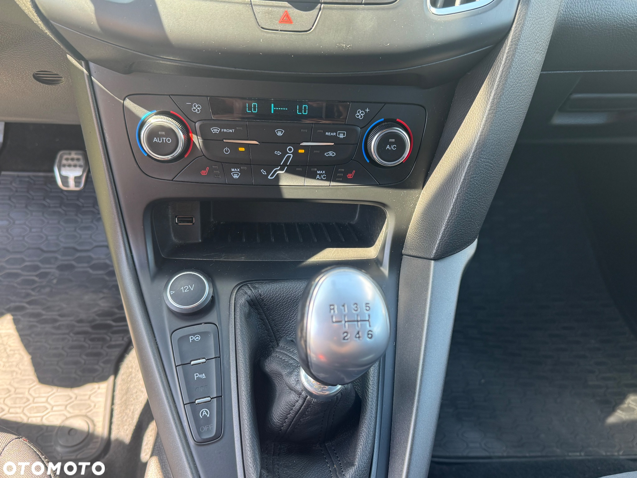 Ford Focus 1.5 EcoBoost Start-Stopp-System ST-Line - 26