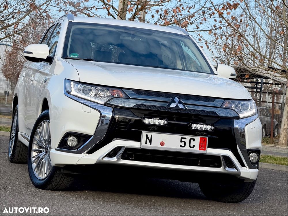 Mitsubishi Outlander 2.4 4WD Plug-In Hybrid - 35
