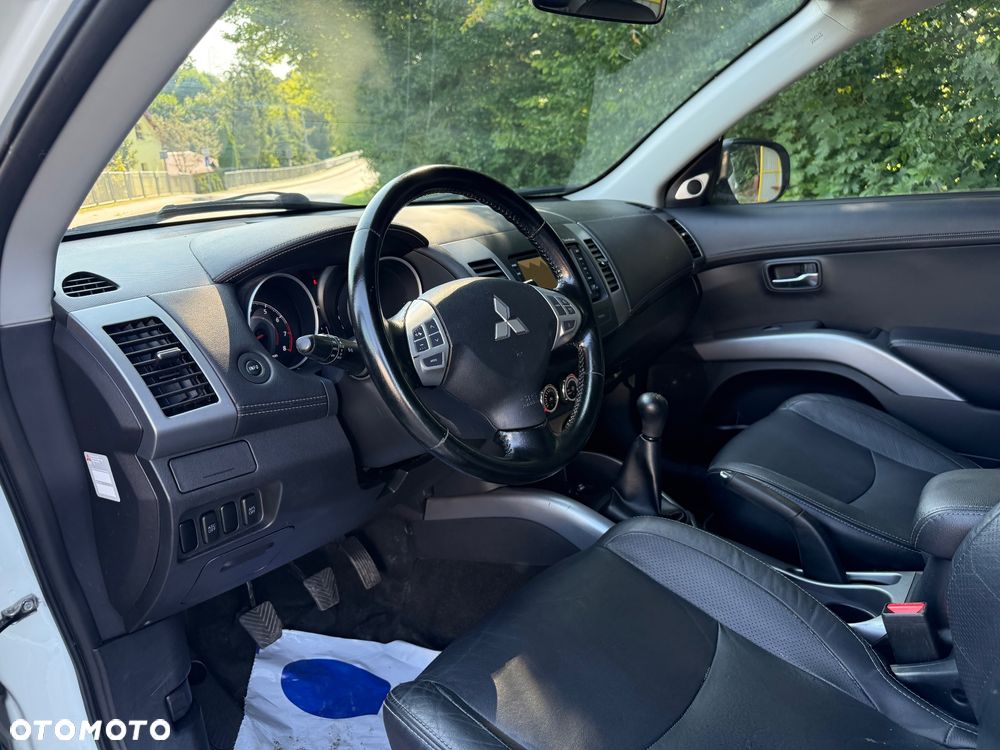 Mitsubishi Outlander 2.4 4WD Invite - 27
