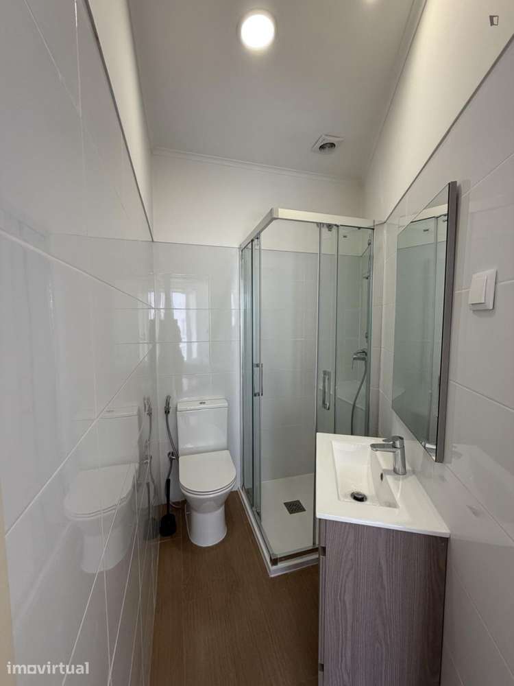 Quarto - localizado em Santa Apolónia Lisbon - Grande imagem: 4/10