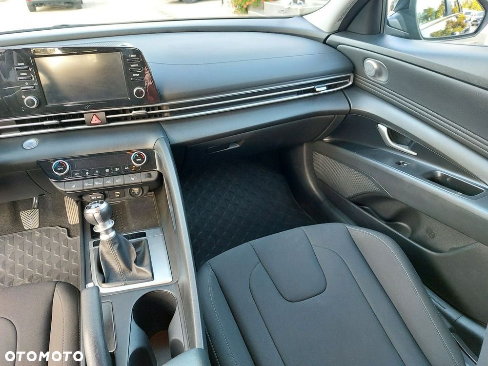 Hyundai Elantra - 21
