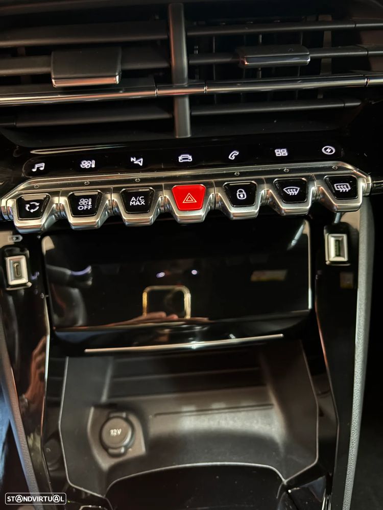 Peugeot e-208 GT - 26