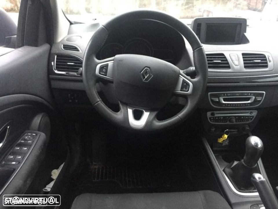 Renault Megane III sport tourer 1.5 dci de 2011 para peças - 4