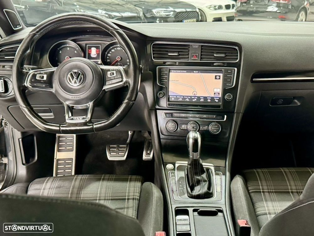 VW Golf 2.0 TDI GTD DSG - 38