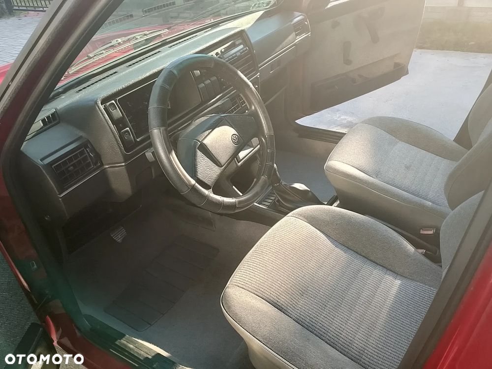 Volkswagen Golf - 1