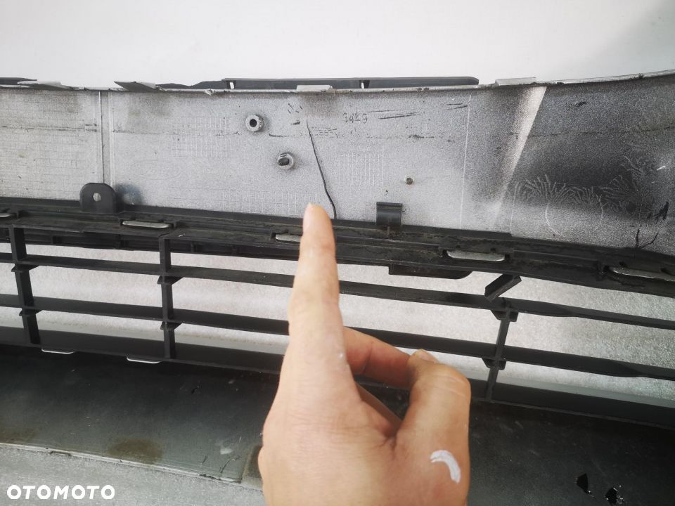 FORD FIESTA MK8 17- SREBRNY ZDERZAK PRZEDNI PRZÓD NR AUKCJI NZ580 - 24