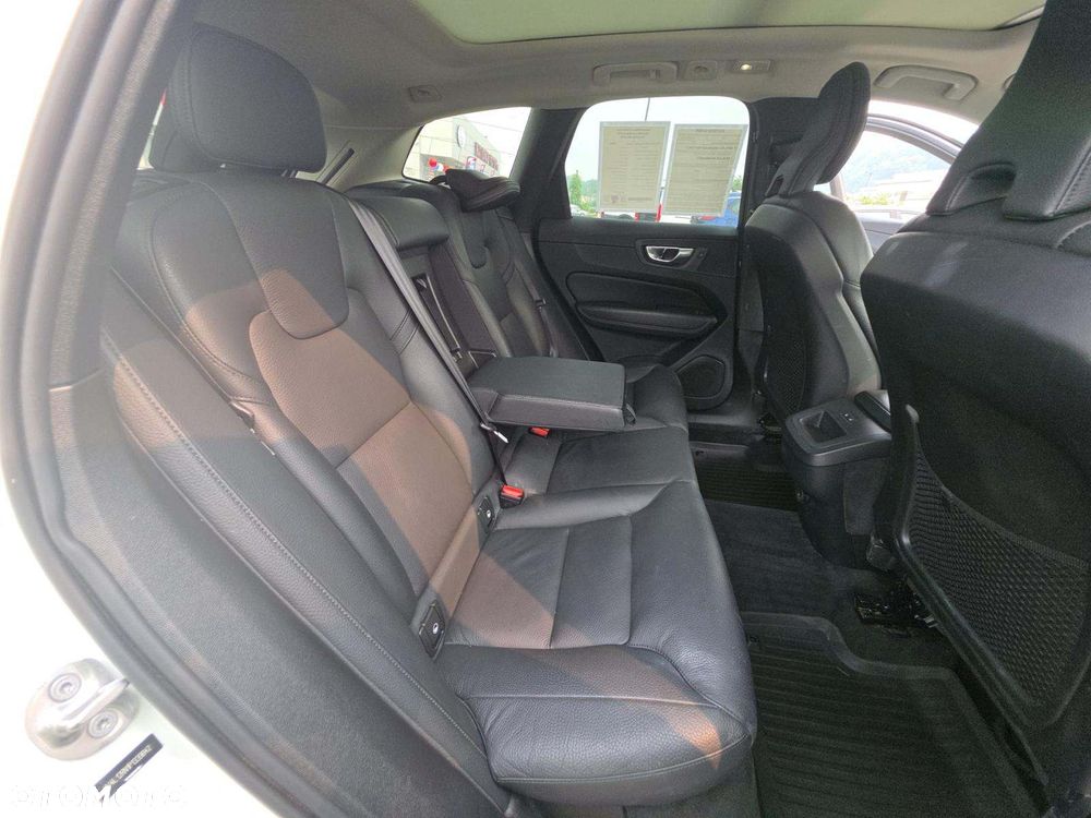 Volvo XC 60 B5 B AWD Plus Bright - 10