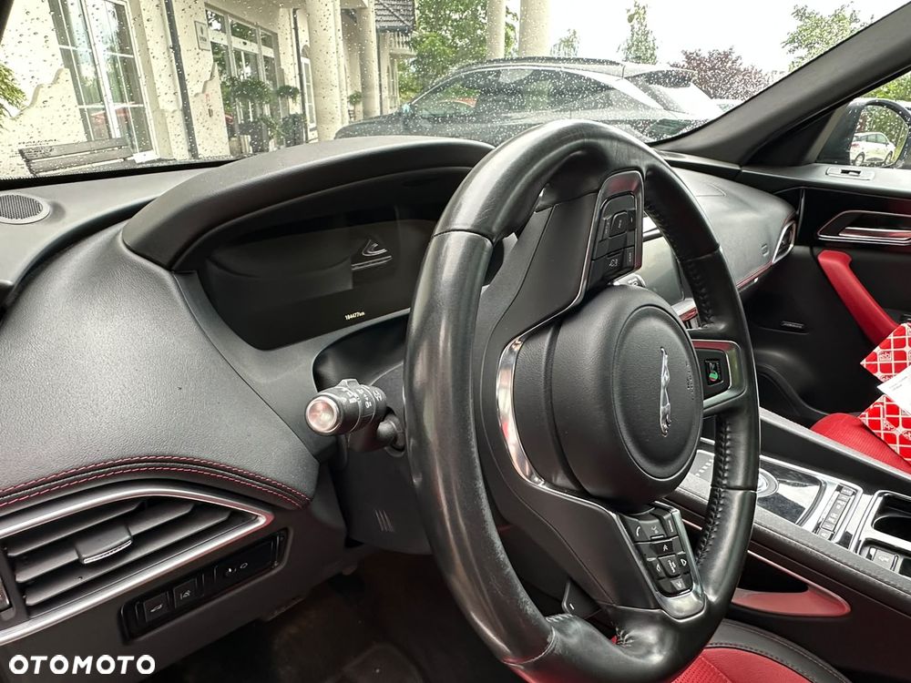Jaguar F-Pace 2.0 i4D AWD R-Sport - 17