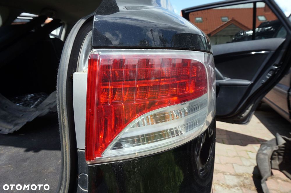 LAMPA TYLNA PRAWA AVENSIS III T27 PH1 KOMBI 81551-05260 TOYOTA 2009-2011 - 4