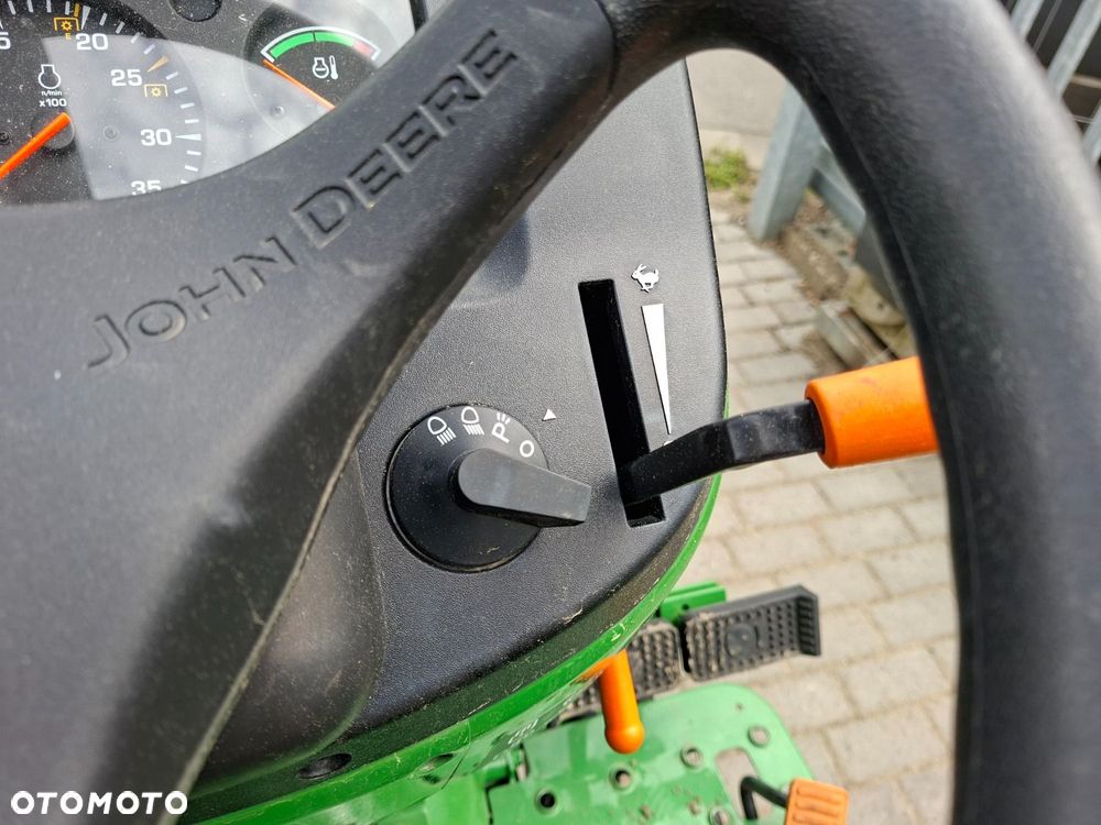 John Deere 3028 En 4X4 - 17