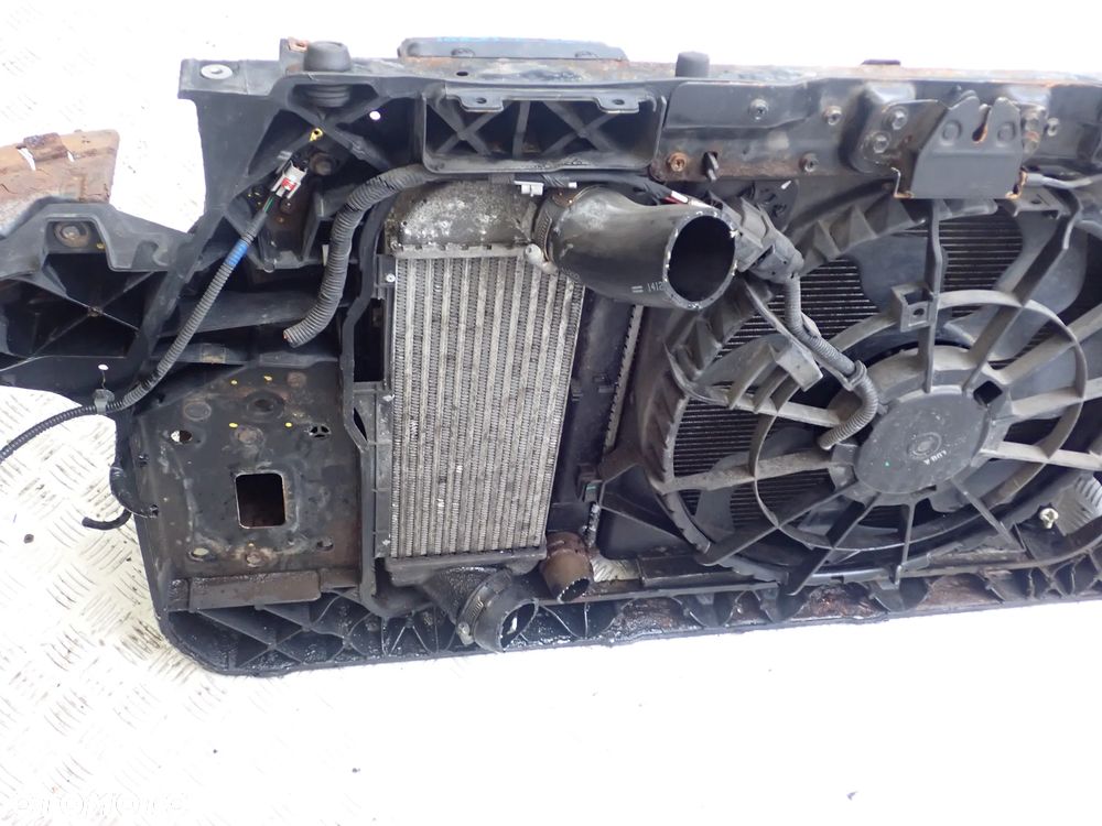 PAS PRZEDNI CHŁODNICE WENTYLATOR HYUNDAI IX 35  2.0 CRDI - 8