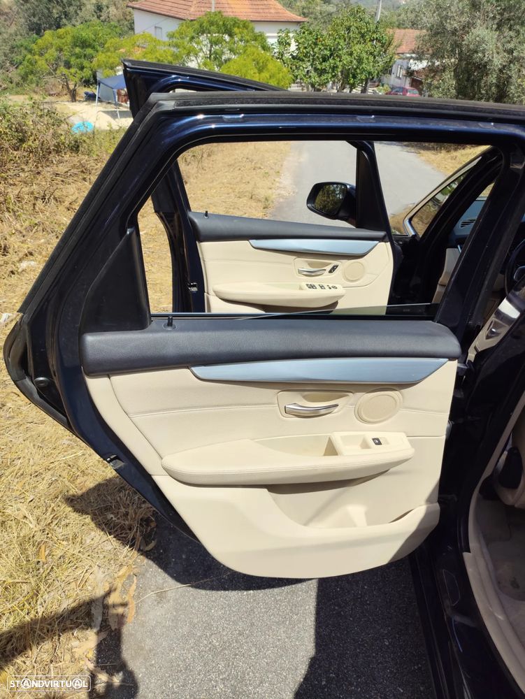 BMW 218 Active Tourer d Line Luxury - 26