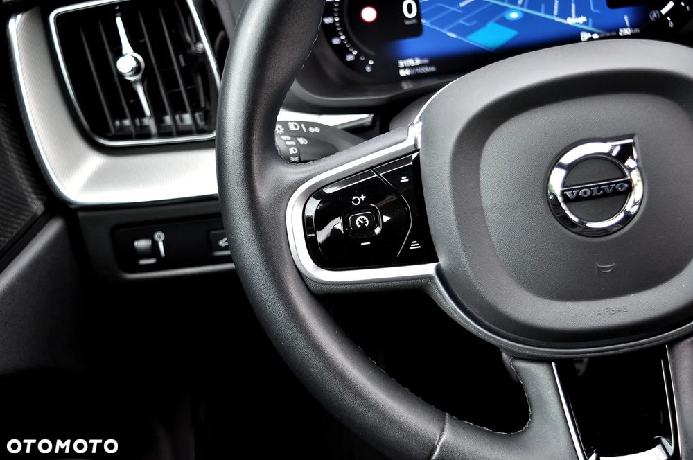 Volvo XC 60 B4 D AWD Ultimate Dark - 18