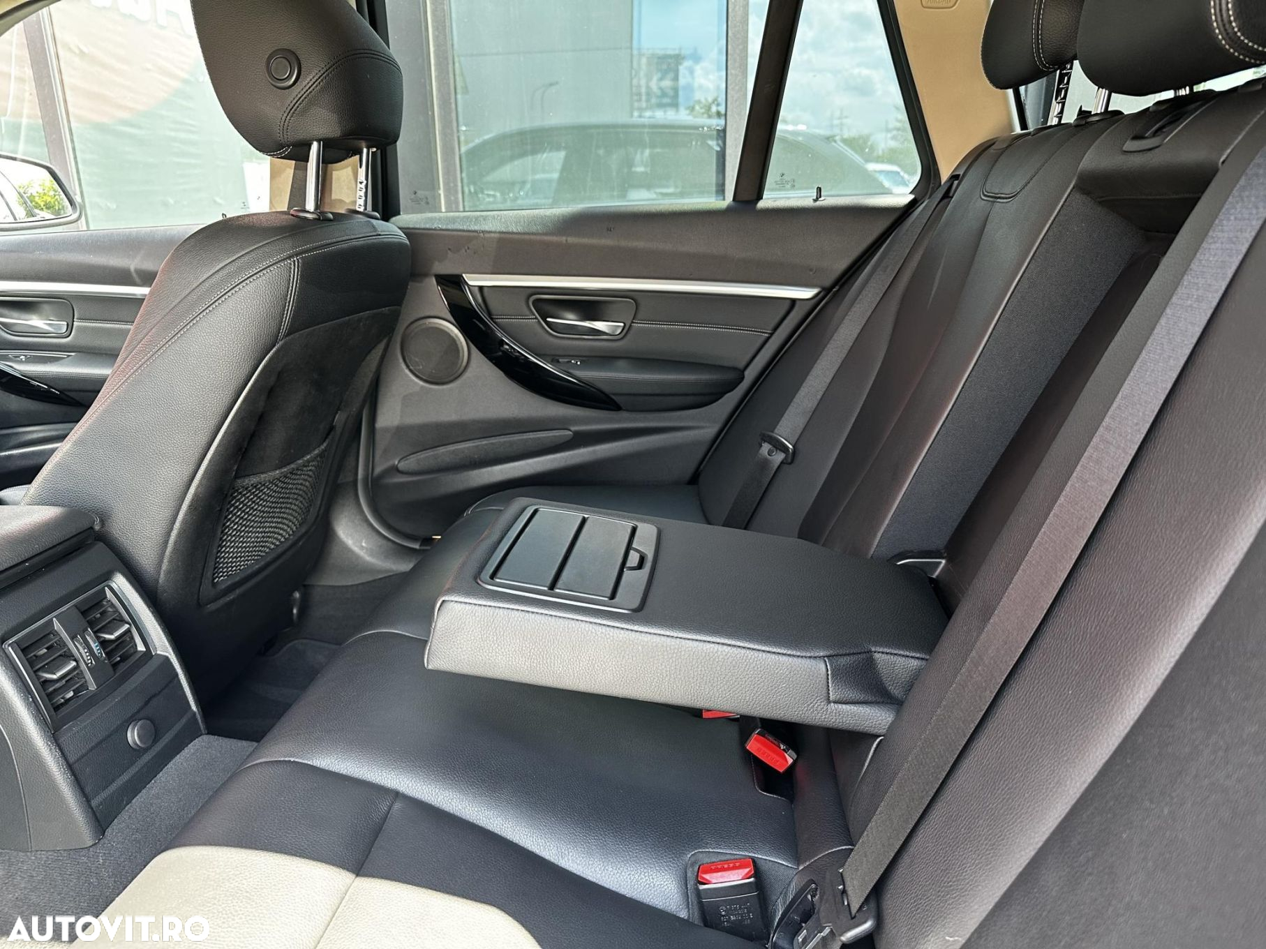 BMW Seria 3 318d Touring Aut. Sport Line - 24