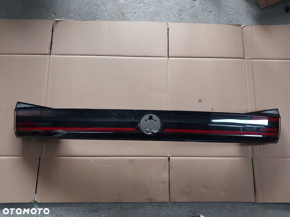 LAMPA TYLNA BLENDA NA KLAPĘ VW TAIGO 2G ORYGINAŁ - 1