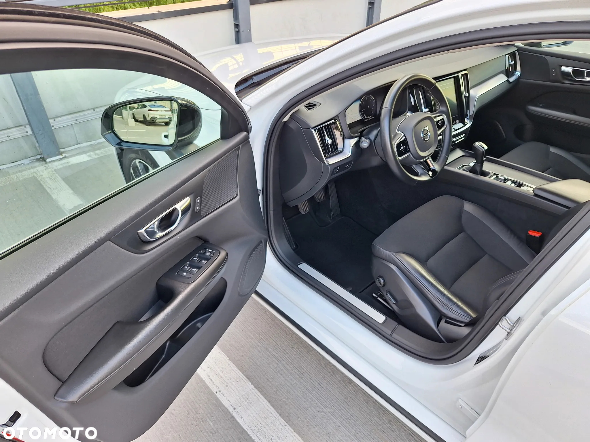 Volvo V60 D4 Momentum Pro - 17