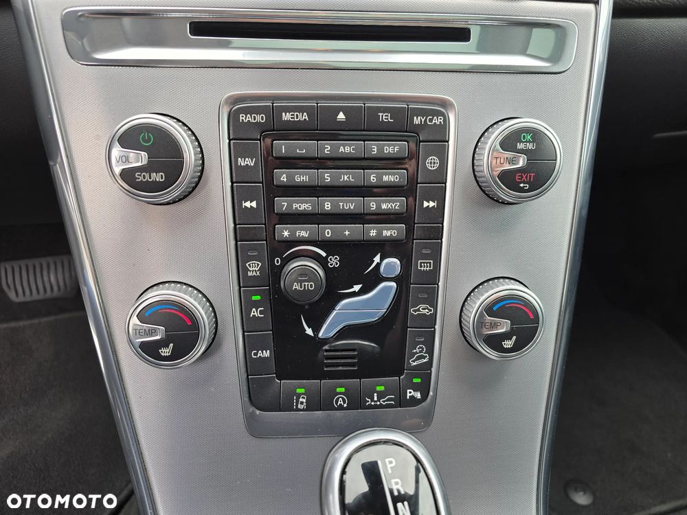 Volvo XC 60 D5 AWD Momentum - 28