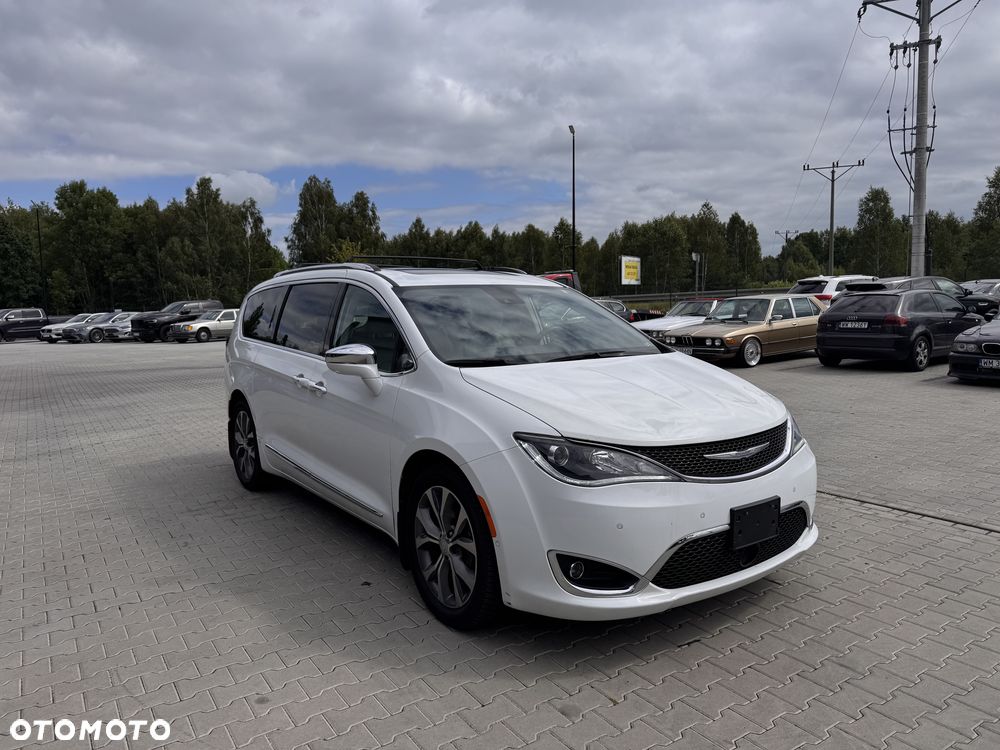 Chrysler Pacifica - 1