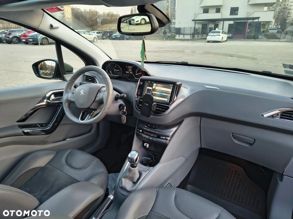 Peugeot 208 - 12