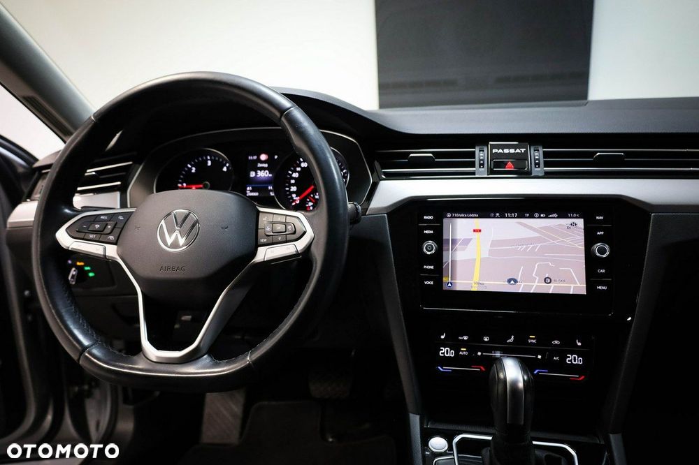 Volkswagen Passat - 25