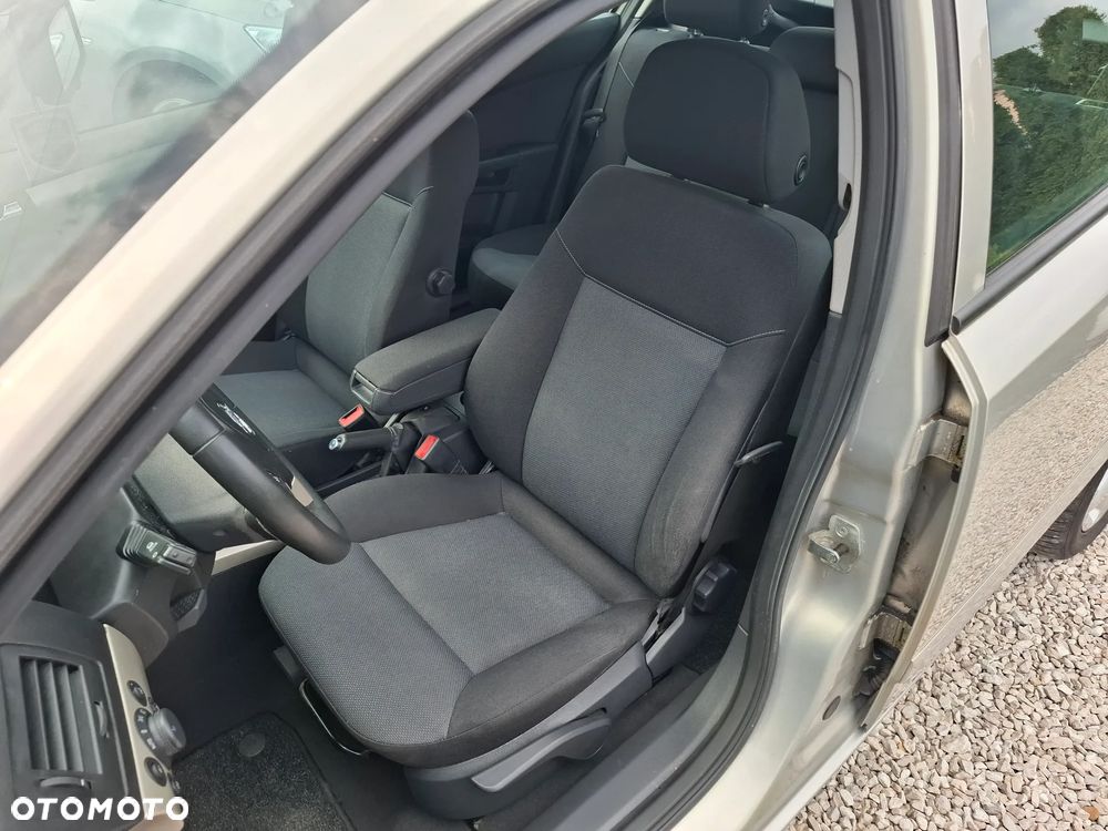 Opel Astra 1.6 NAVI - 20