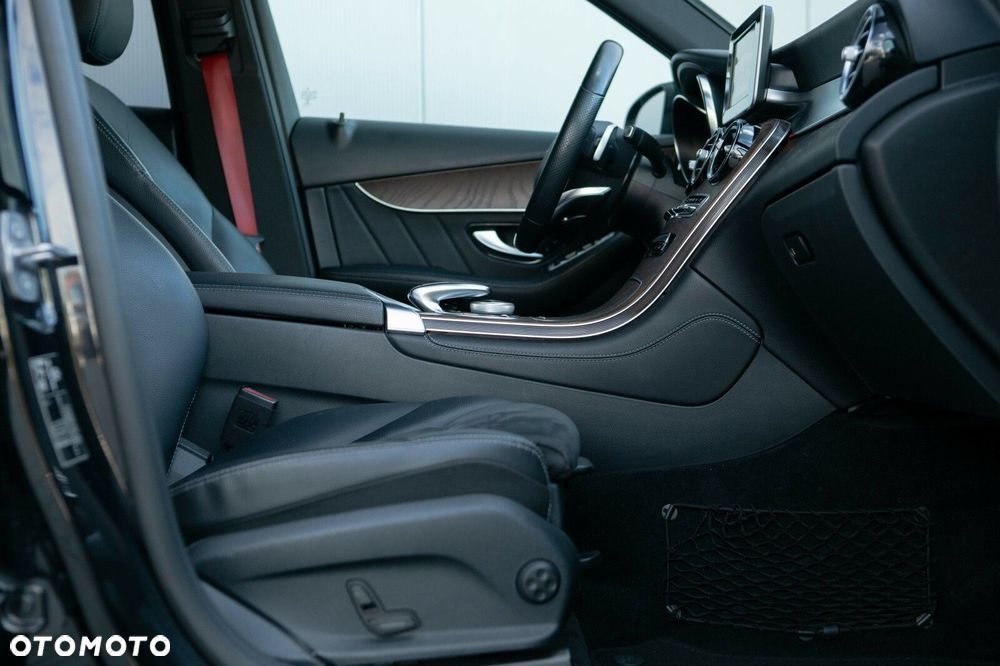 Mercedes-Benz GLC - 25