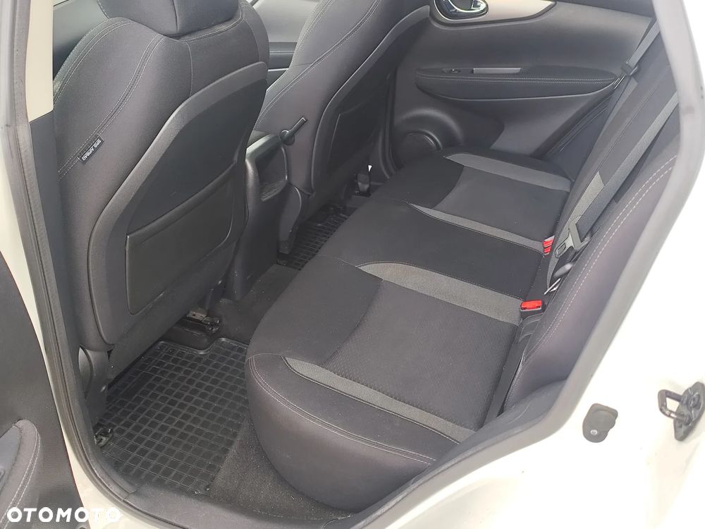 Nissan Qashqai 1.2 DIG-T N-Connecta EU6 - 9