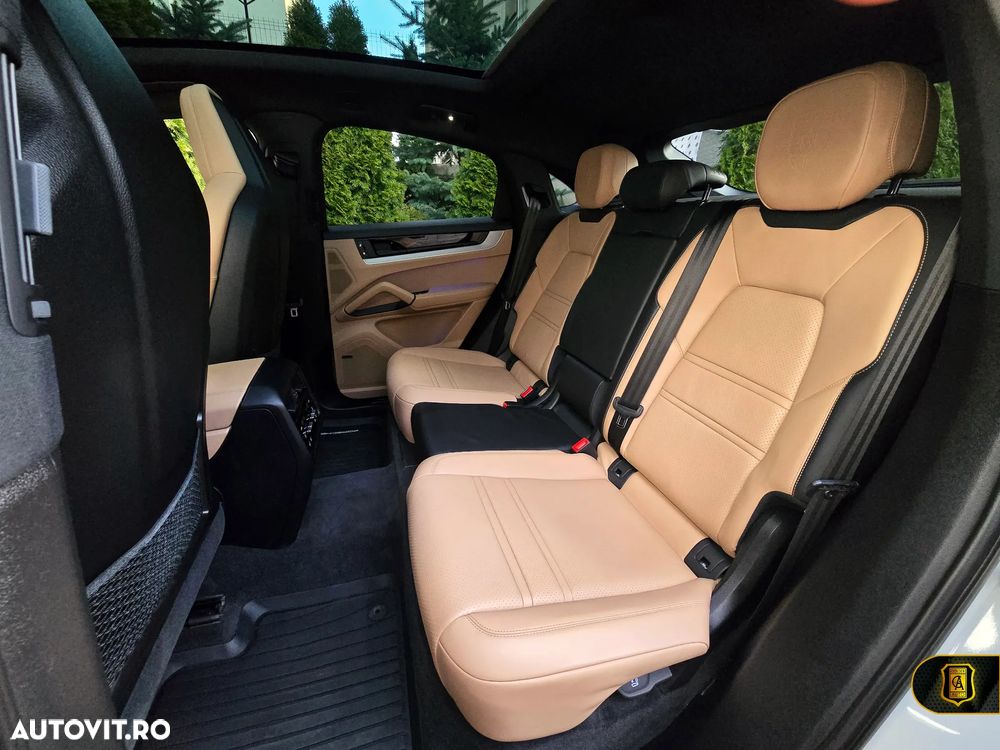 Porsche Cayenne Coupe - 12