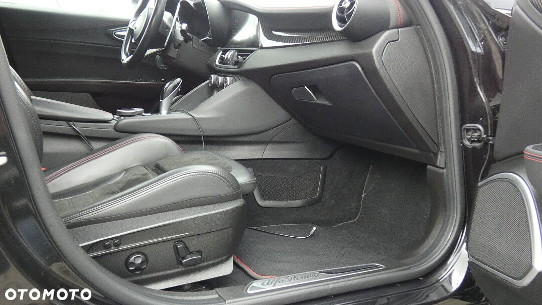 Alfa Romeo Giulia 2.9 Bi Turbo V6 Quadrifoglio - 14