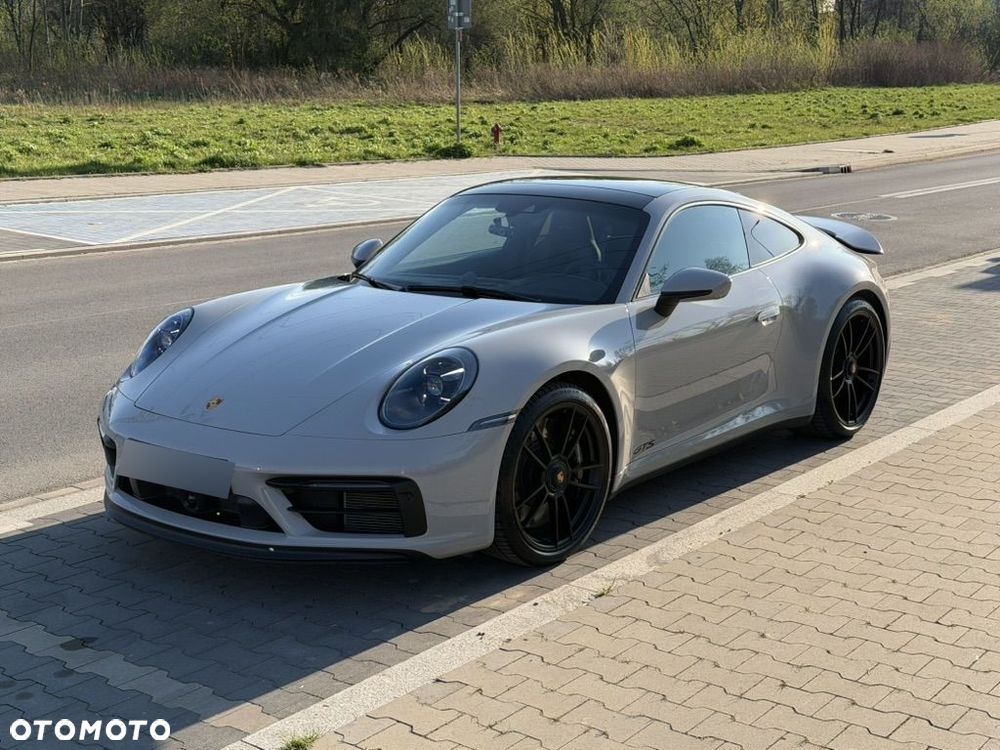 Porsche 911 Carrera 4 GTS - 1