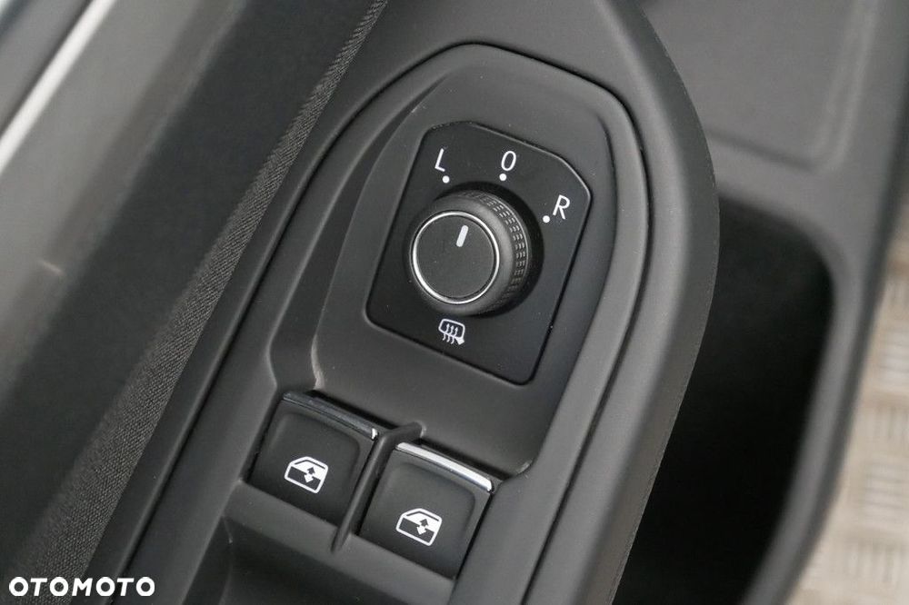 Volkswagen Golf VIII 1.5 TSI Life - 26