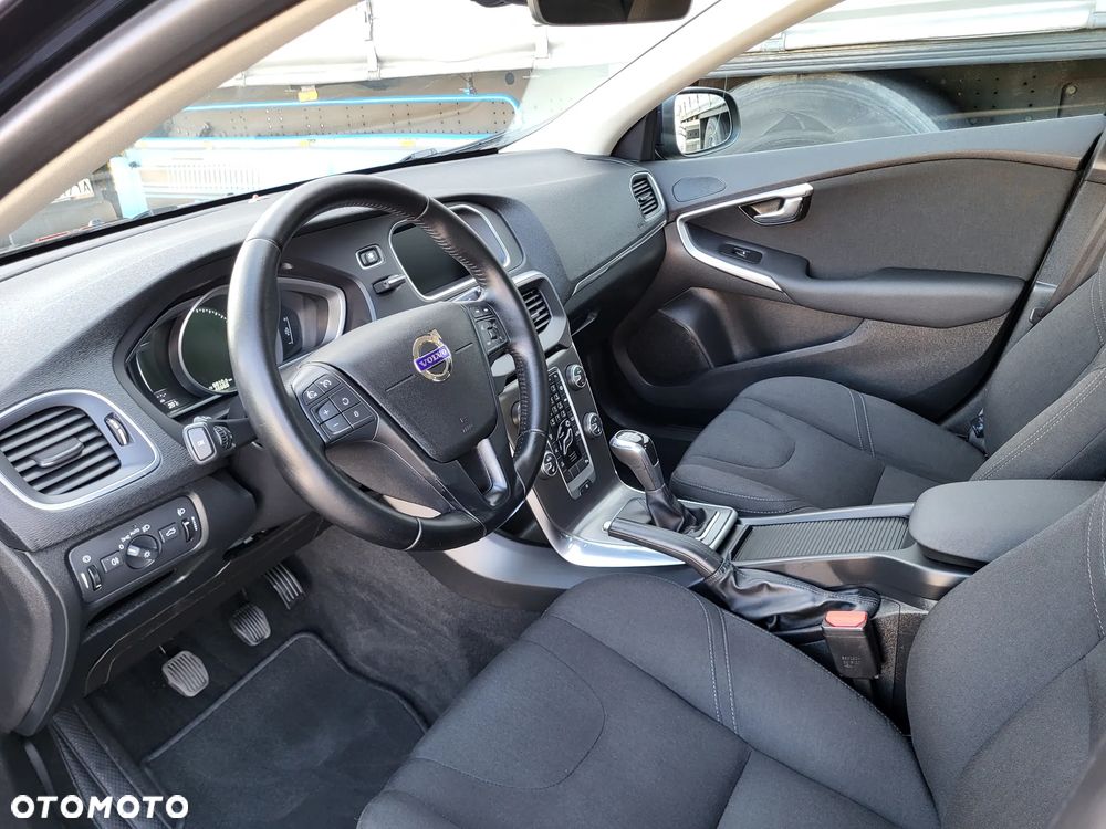 Volvo V40 T2 Momentum - 16