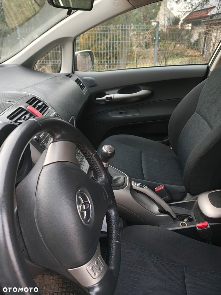 Toyota Auris 1.6 VVT-i Premium - 11