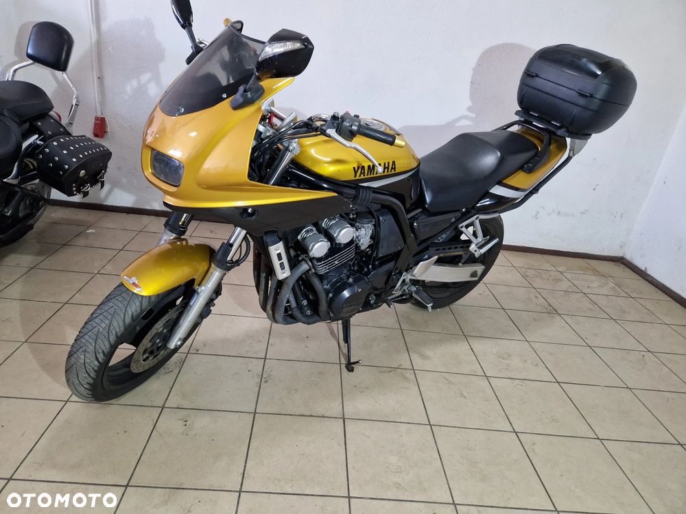 Yamaha FZS - 6
