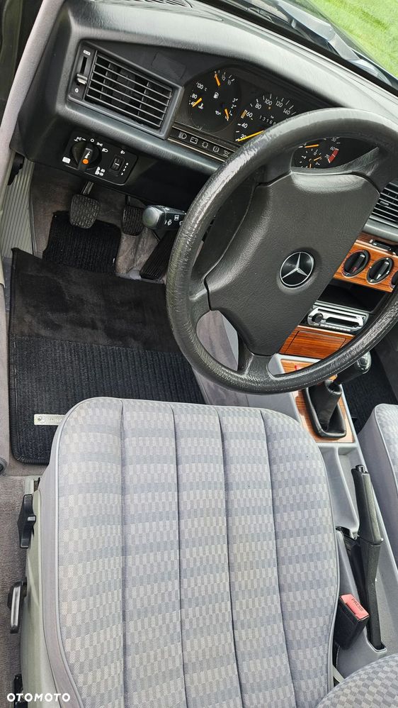 Mercedes-Benz W201 (190) - 11