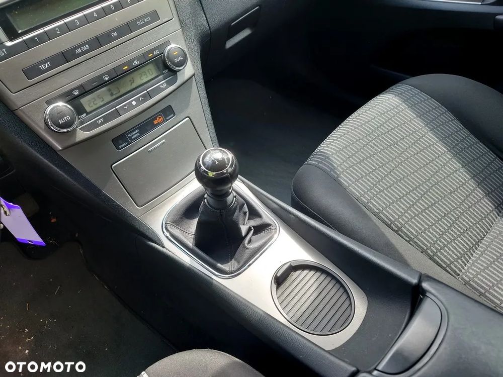 Toyota Avensis 1.8 Sol - 19