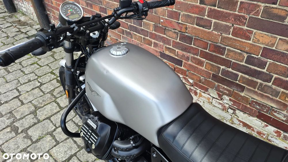 Moto Guzzi V7 - 12