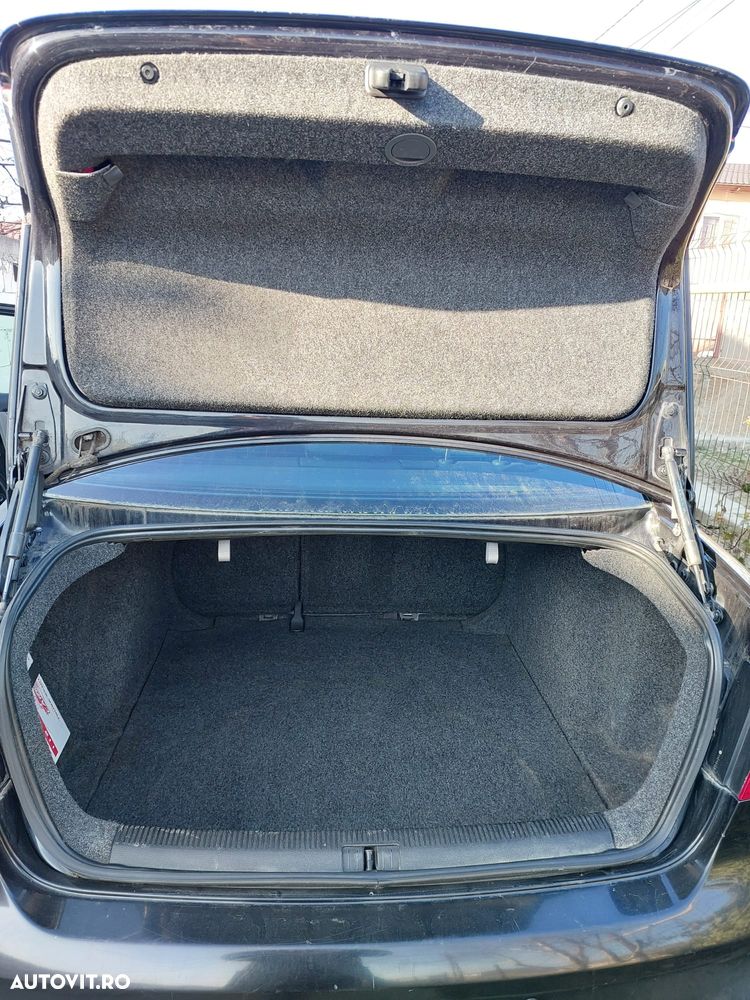 Volkswagen Jetta 1.9 TDI Comfortline - 13