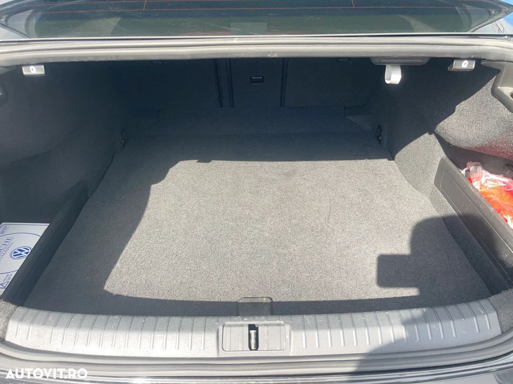 Volkswagen Passat 2.0 TDI DSG Comfortline - 13