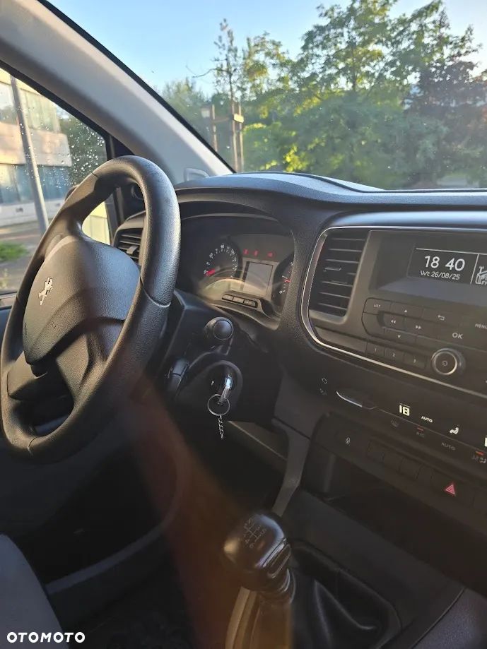 Peugeot Traveller - 16