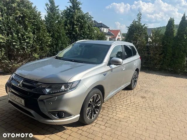 Mitsubishi Outlander 2.0 4WD Plug-In Hybrid - 1