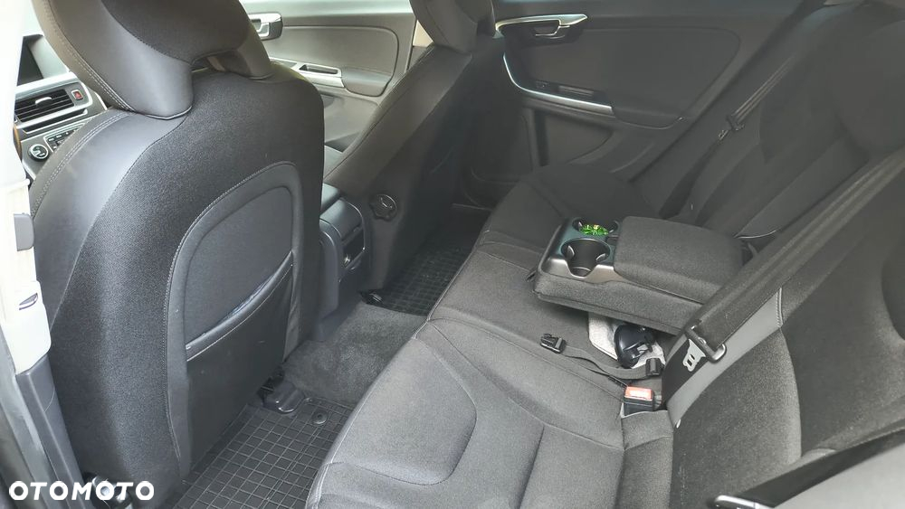 Volvo S60 2.0T Powershift Kinetic - 10