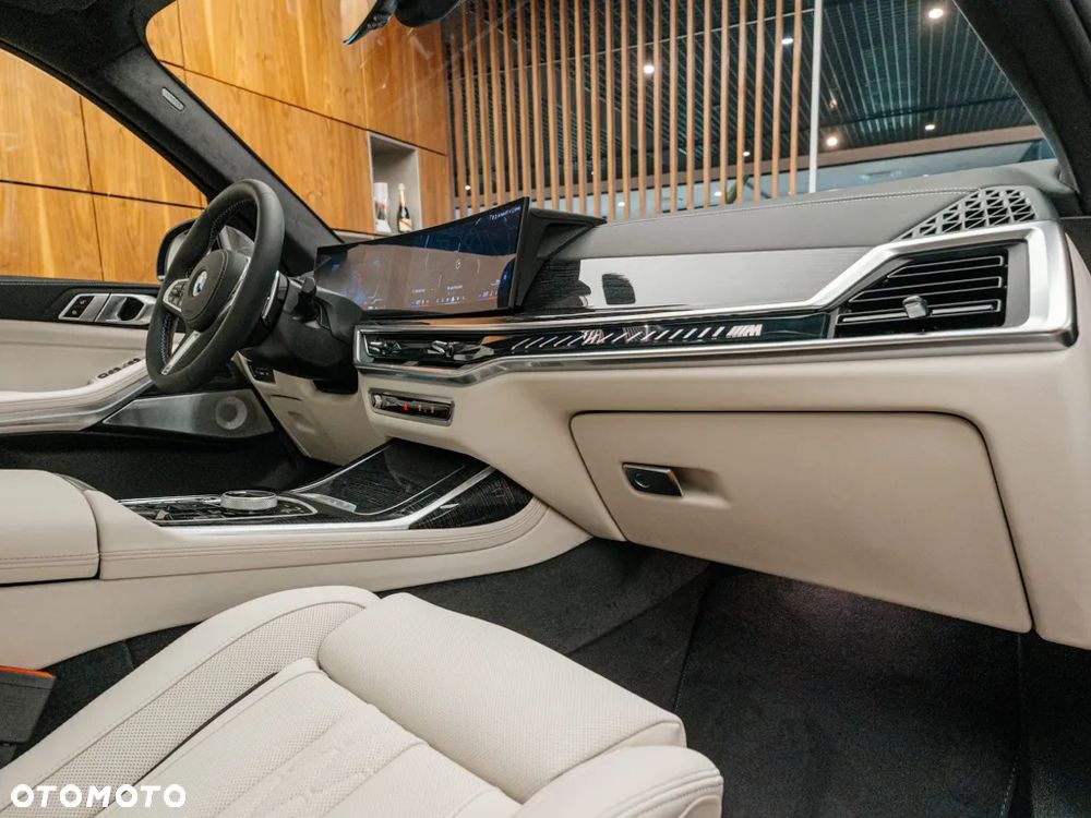 BMW X7 M60i xDrive - 8