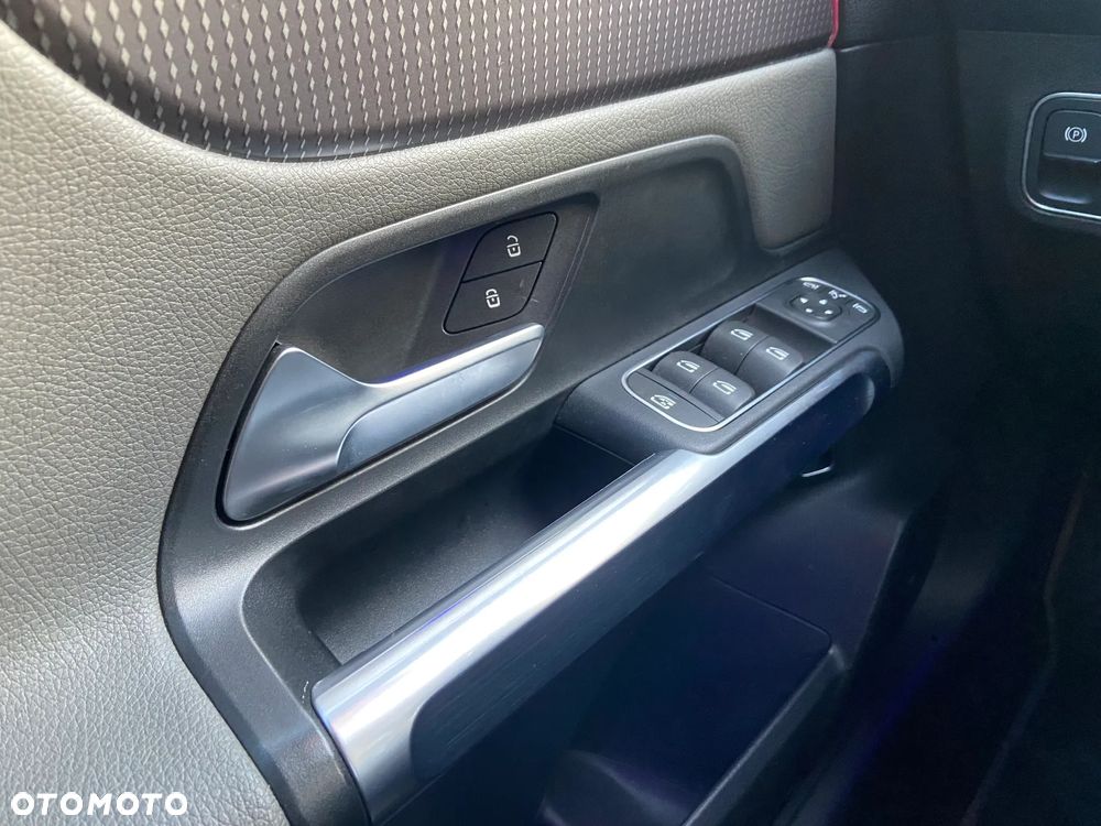 Mercedes-Benz EQB 300 66.5kWh 4-Matic Electric Art - 17