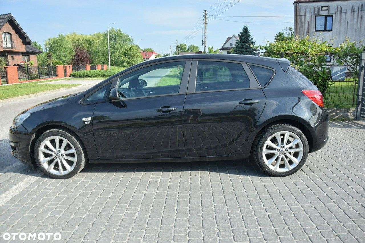 Opel Astra 1.4 Turbo 150 Jahre - 11