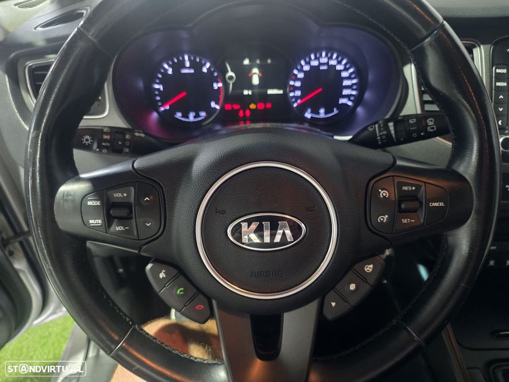Kia Carens - 10